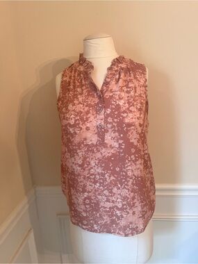 Sleeveless Ruffle Henley Top in Dusty Rose